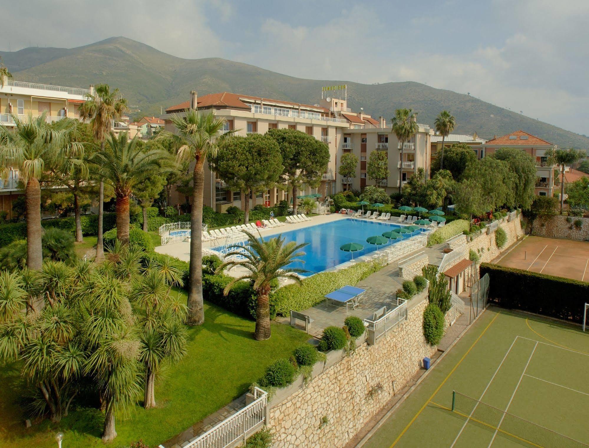 Residence Oliveto Ceriale Εξωτερικό φωτογραφία