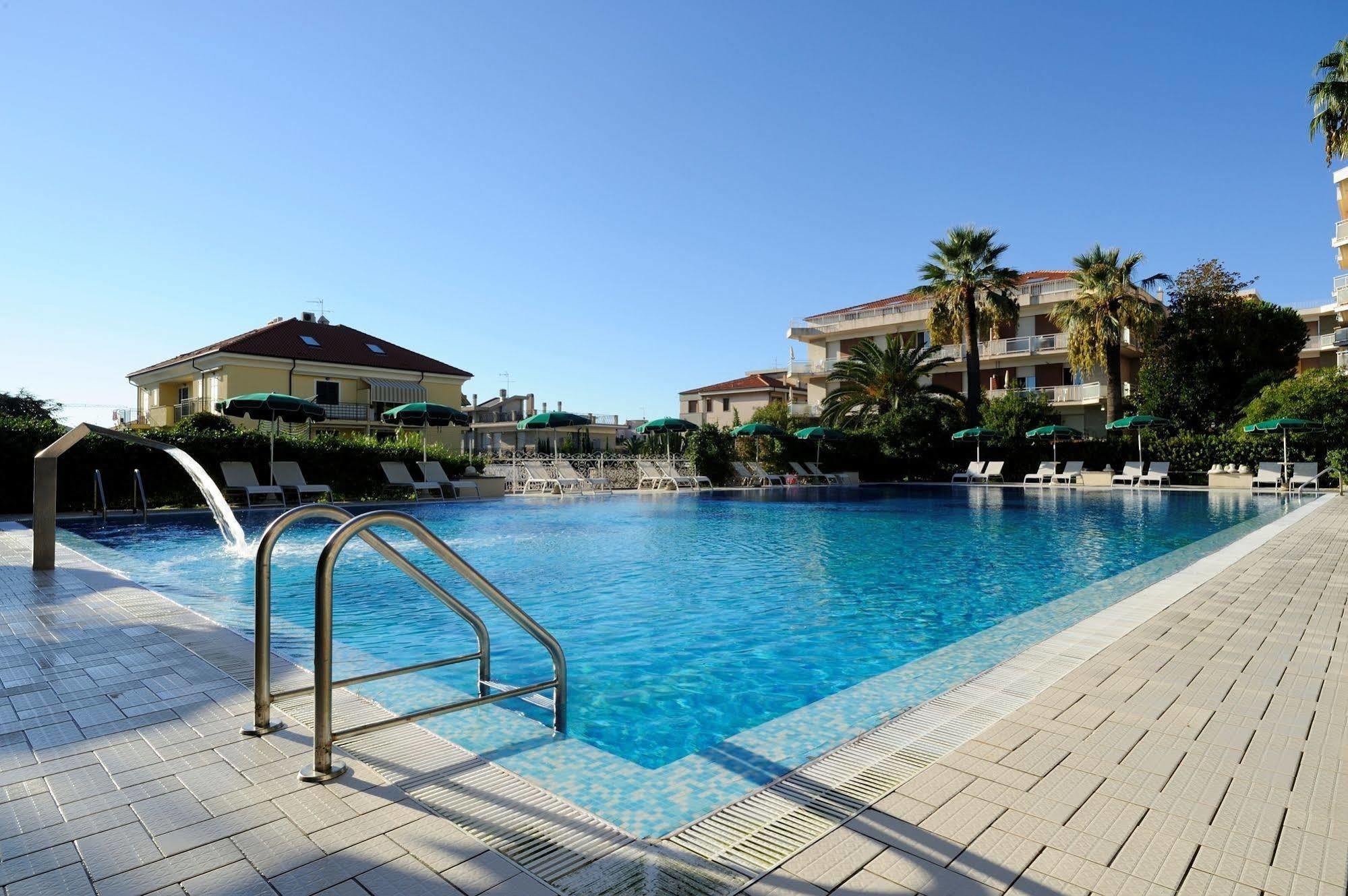 Residence Oliveto Ceriale Εξωτερικό φωτογραφία