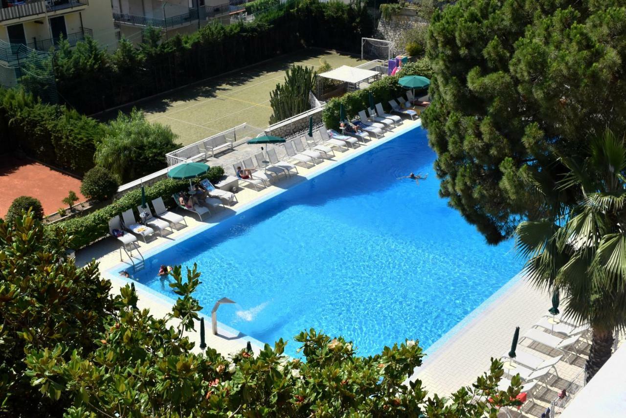 Residence Oliveto Ceriale Εξωτερικό φωτογραφία